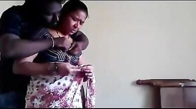 Mature lady ko choda kale lund se
