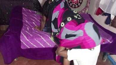Desi village mami ki gaand aur chut chati saree me ghus ke