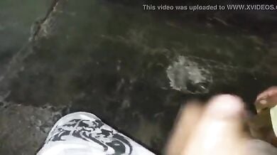 Desi bhabhi ne mast handjob de ke lund ka pani nikala