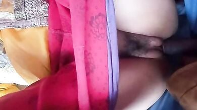 Jawan virgin Indian ladki ne chut me mota lund liya