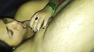 Desi lund chus ke khada karti Indian wife