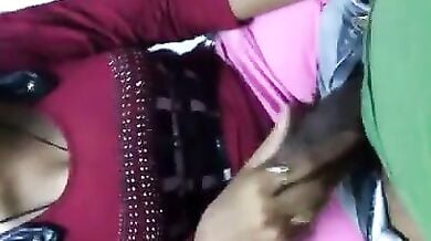 Randi ne lund hila ke bola touch phone dila do