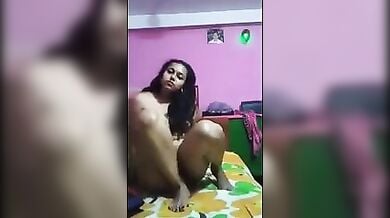Assam ki sexy maal ne kapde khol ke chut dikhai