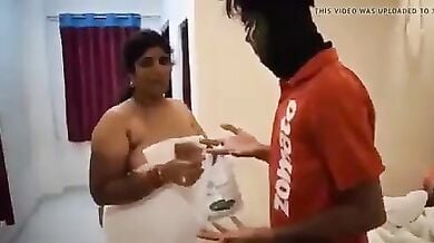Zomato wale ka lund chusa south Indian aunty ne