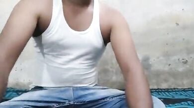 Bhabhi ki chikni chut me bada desi lund