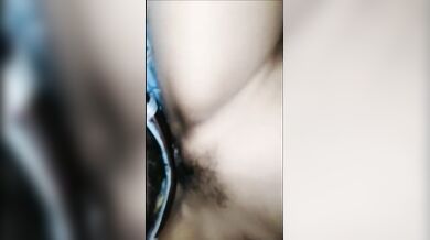 Mastiyai hui desi girl ki fingering aur chudai
