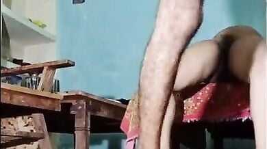 Mote lawde se kamwali ko pel diya