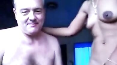 Pakistani callgirl jhuli budhe gore ke lund par