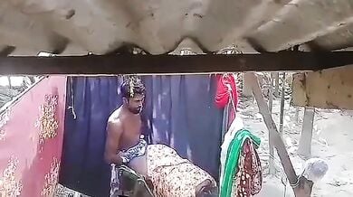 Big gaand wali aunty ki bathroom me chudai