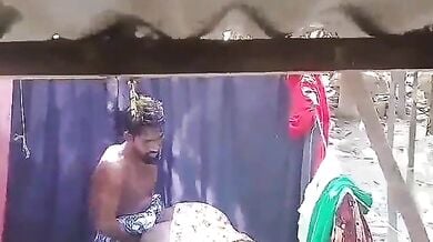 Big gaand wali aunty ki bathroom me chudai