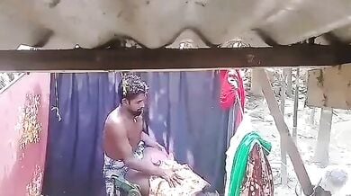 Big gaand wali aunty ki bathroom me chudai