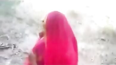 Desi bhabhi ko zabardasti muh me lund diya