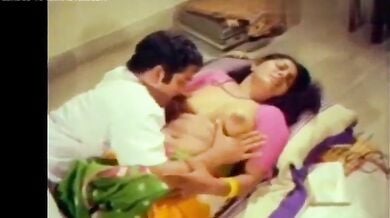 South Indian kamwali ke big boobs chuse