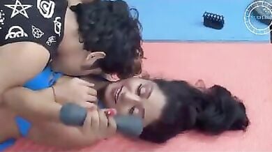 Gym trainer ne bhabhi ko chod diya