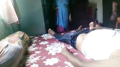 Desi kamwali ko lund dikha ke choda