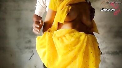 Painter se chudi peeli saree wali bhabhi