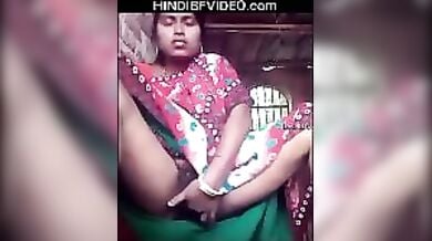 Sexy village bhabhi ki chut ki khujli