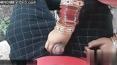 Sexy muslim bhabhi ki khule me masti