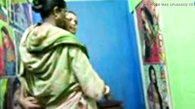 Aadhar card banwane ke lie chut marwai aunty ne