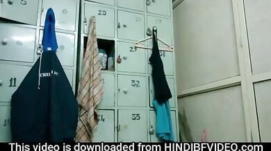 Lilly aunty ne gym change room me sexy video banaya