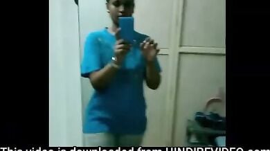 Lilly aunty ne gym change room me sexy video banaya