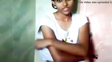 Desi virgin girl ki pahli chut wali selfie