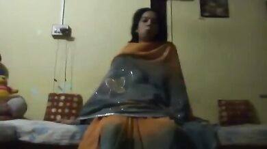 Pyasi gujarati padosan ki chudai