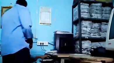 Sarkari office me chodampatti hot Indian girl ki