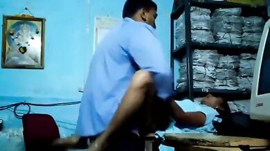 Sarkari office me chodampatti hot Indian girl ki