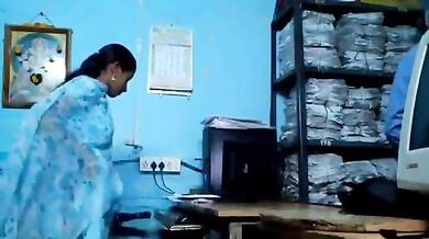 Sarkari office me chodampatti hot Indian girl ki