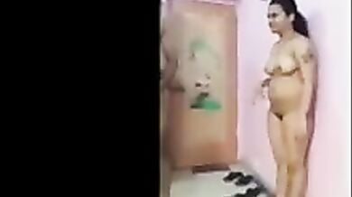 Biwi ko 2 muslim ladko se chudwaya