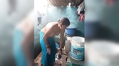 Dehati chachi ka nahane ka nanga video