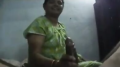 South aunty ka hot desi handjob