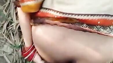 Truck wale ne bhabhi ko khet me choda