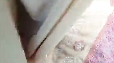 Ganne ke khet me chud gai village aunty