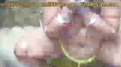 Nahati hui desi village aunty ka hidden cam video