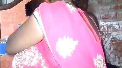 Aunty ne chudwaya ghaghra utha ke