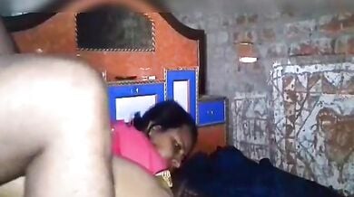 Aunty ne chudwaya ghaghra utha ke