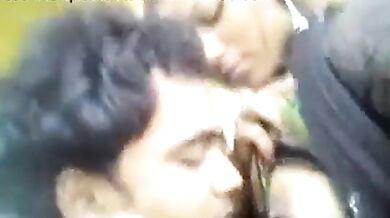 Muslim girlfriend ka boobs sucking