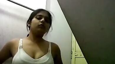 Big boobs mumbai girl ki bathroom selfie
