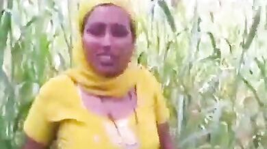 Khet me nangi hui punjabi lady