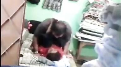 Muslim bhabhi ko parod ke uncle ne choda