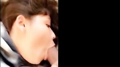 Girlfriend ka blowjob aur boobs par cumshot