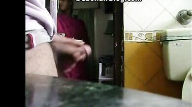 Kamwali ko lund dikhaya bathroom me