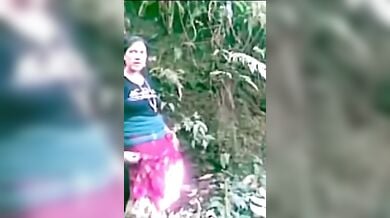 Jungle ke andar desi randi ki chudai