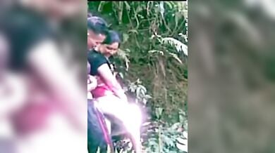 Jungle ke andar desi randi ki chudai
