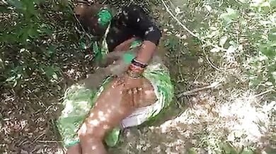 Jungle ki jhaadi me randi ko choda