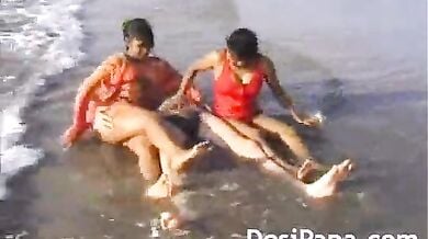 Desi wife ne beach par blowjob diya