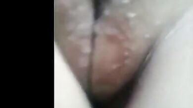 Nangi bhabhi ne nahate hue chuchi aur chut dikhai