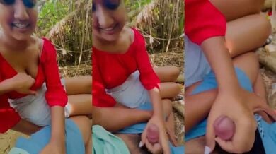 Ladki hila rahi hai lund or ladka daba raha hai boobs